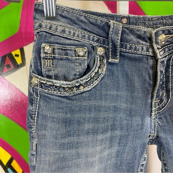 Miss Me, Signature Cuffed Capris. Size 27. In excellent condition! - Picture 3 of 9